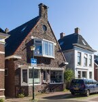 Verschillende bouwstijlen naast elkaar.
              <br/>
              Marcel Westhoff, sept. 2020
